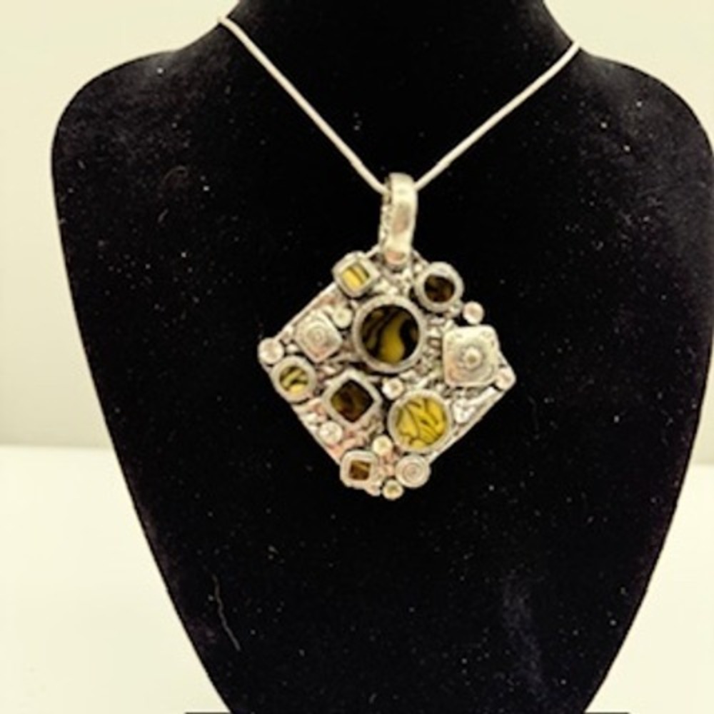 Premier Designs: Mixed Media Mosaic Square Pendant‎